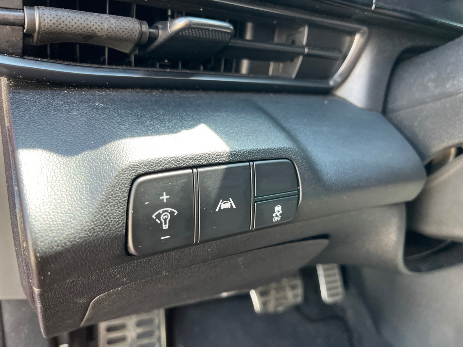 Vehicle image 21 of 40