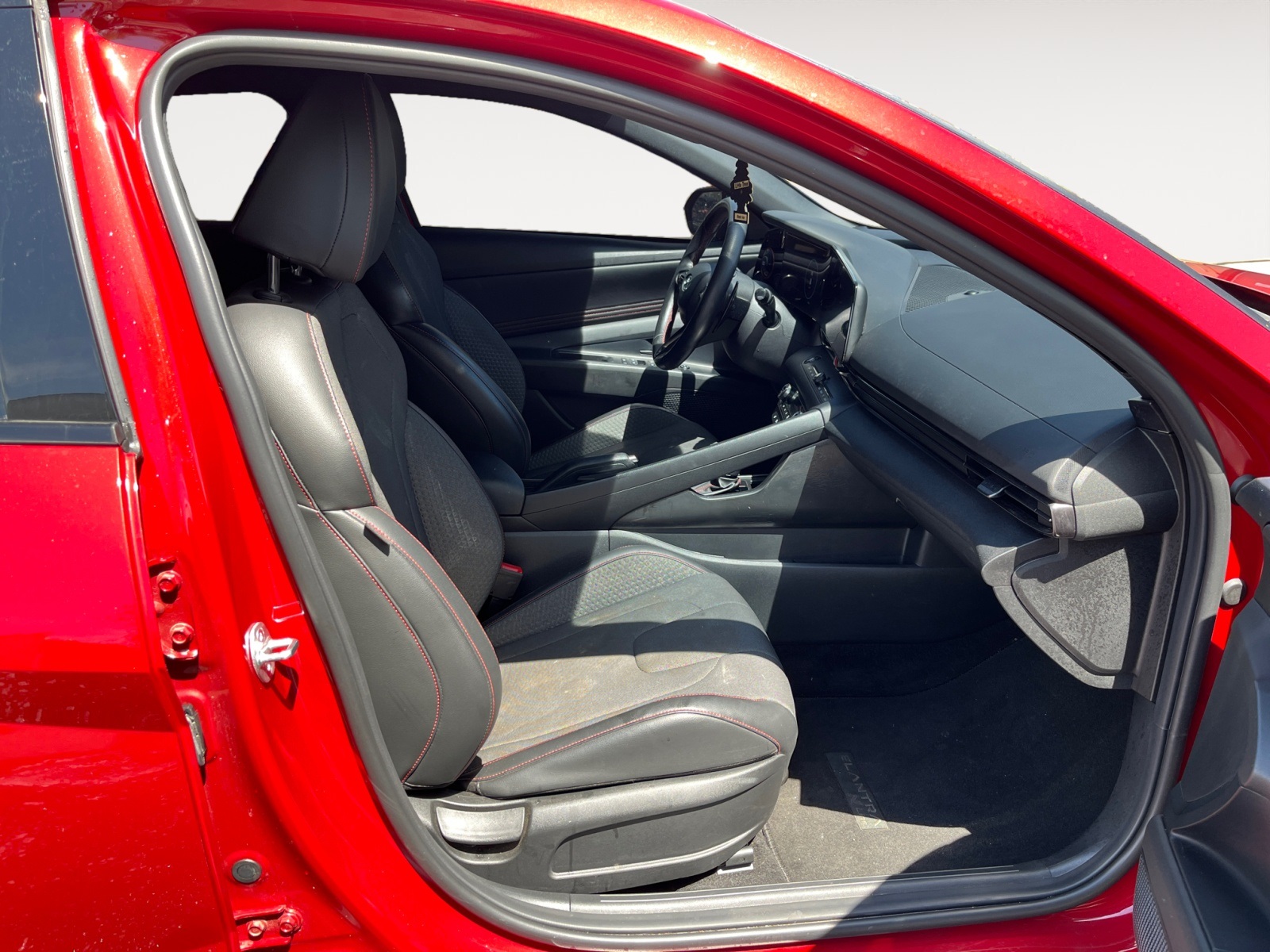 Vehicle image 16 of 40