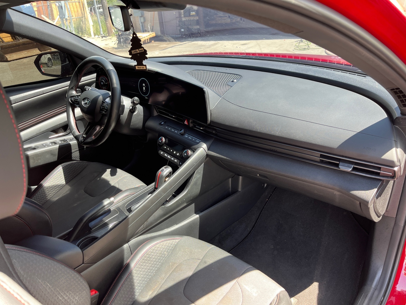 Vehicle image 17 of 40