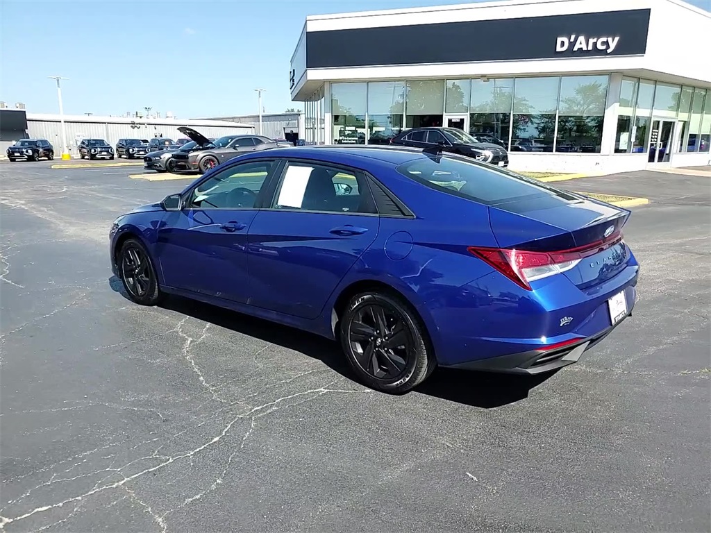 Vehicle image 19 of 35