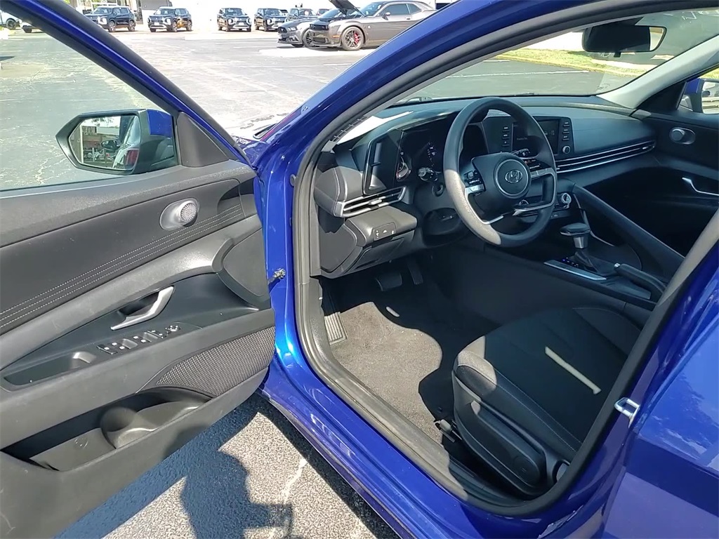 Vehicle image 24 of 35