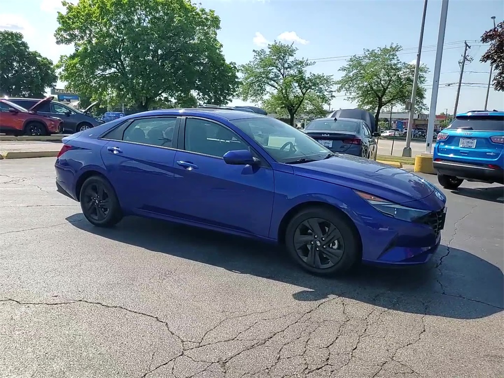 Vehicle image 11 of 35