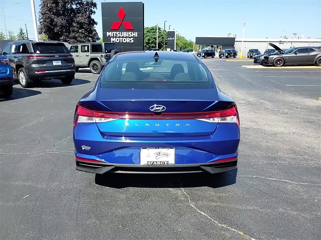 Vehicle image 17 of 35
