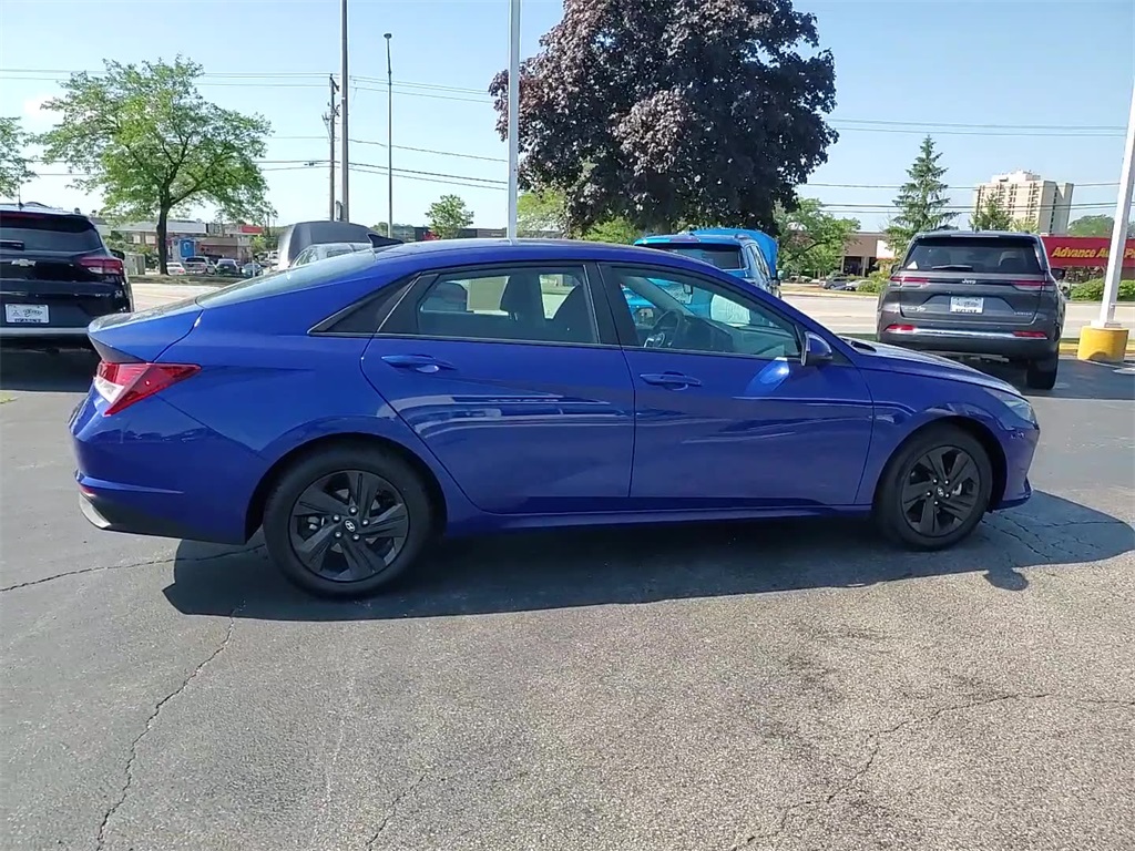 Vehicle image 14 of 35