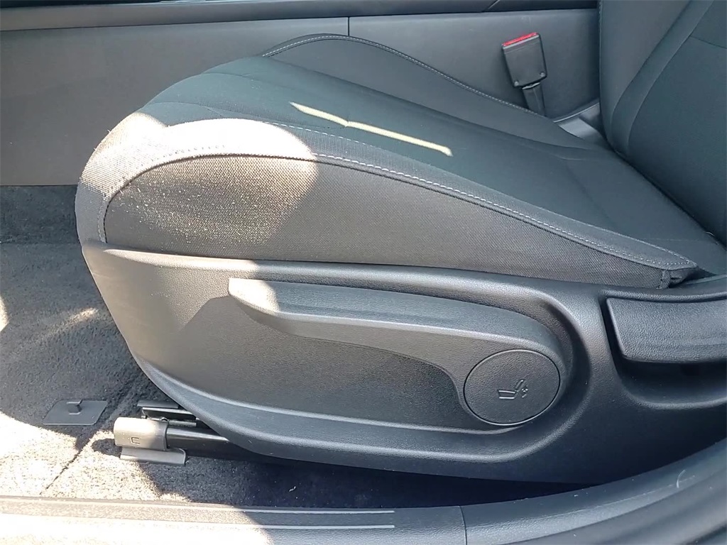 Vehicle image 32 of 35