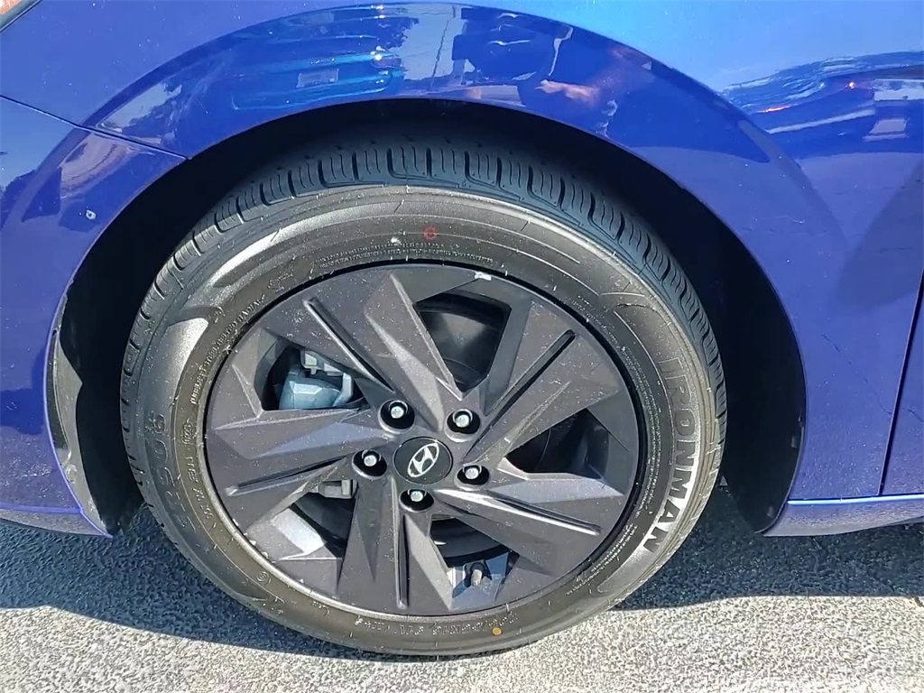 Vehicle image 22 of 35