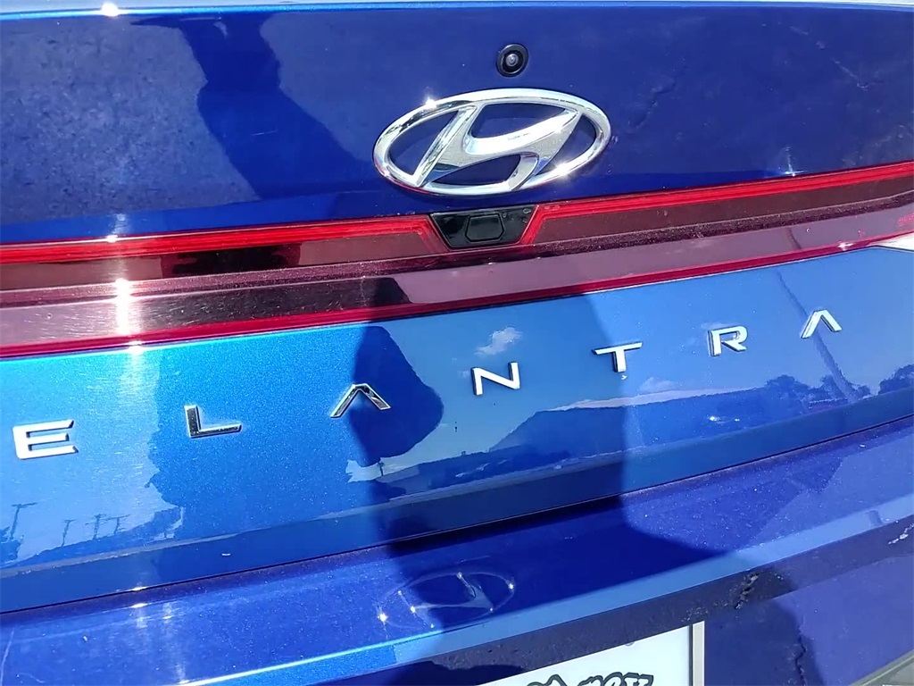Vehicle image 33 of 35