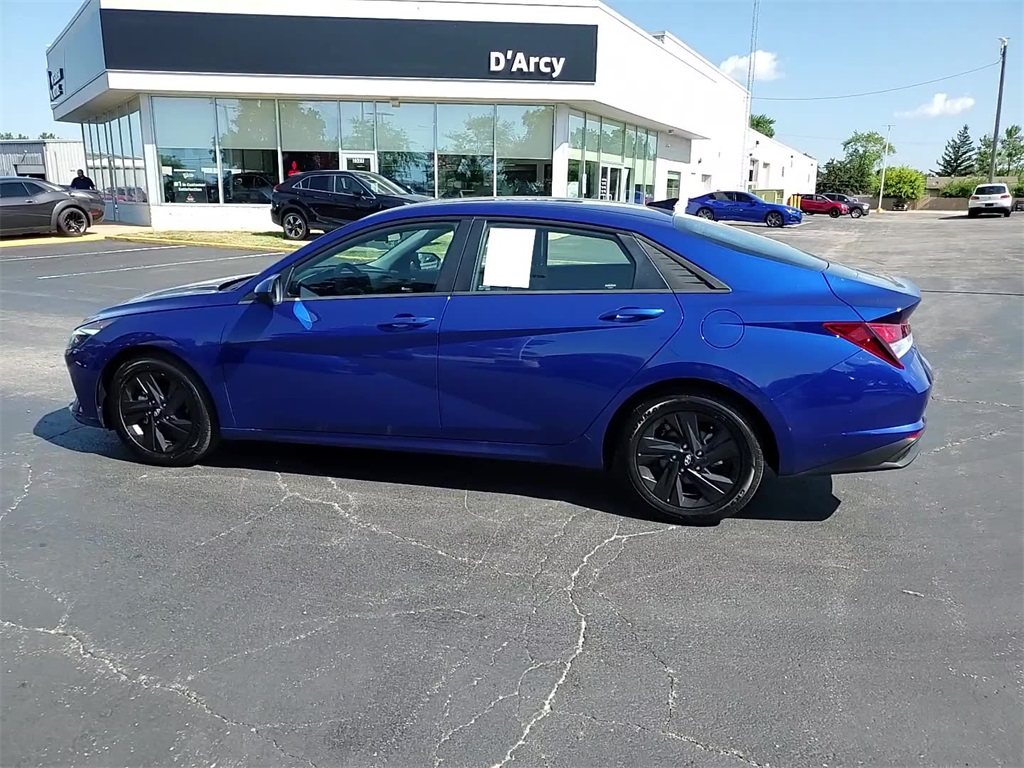 Vehicle image 18 of 35