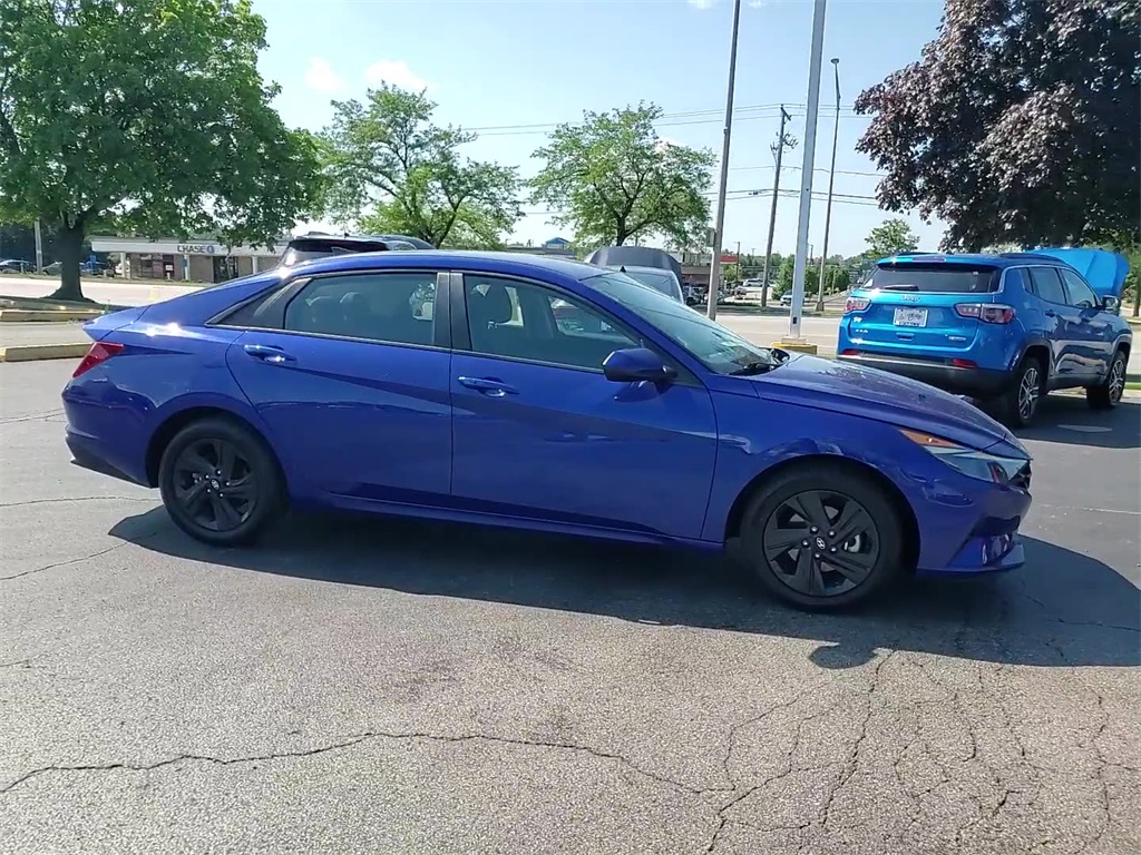 Vehicle image 8 of 35