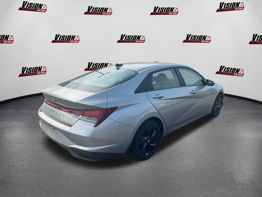 Vehicle image 5 of 33