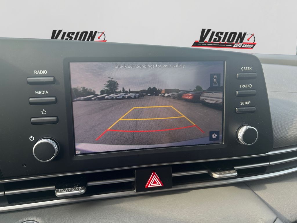 Vehicle image 21 of 33