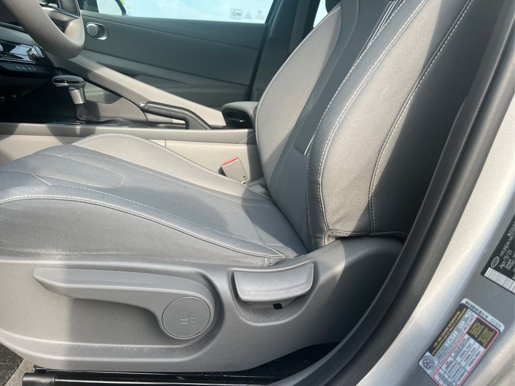 Vehicle image 14 of 33