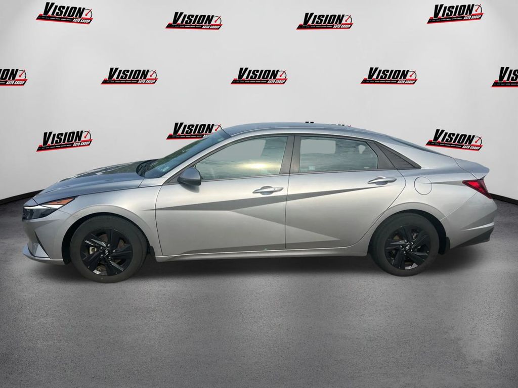 Vehicle image 8 of 33