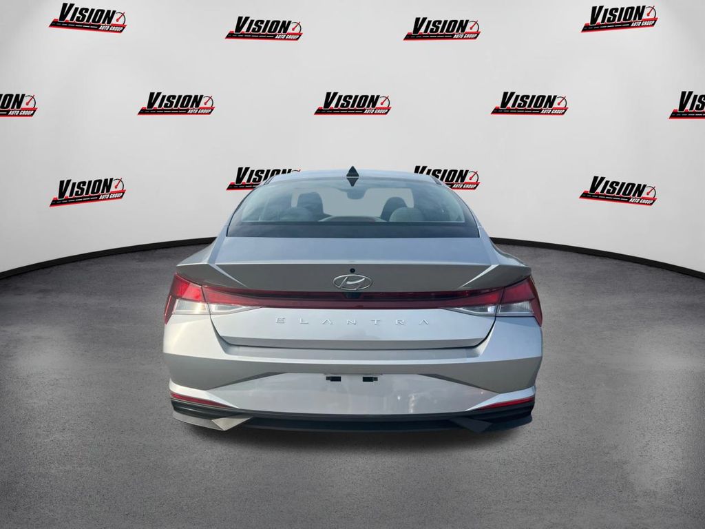 Vehicle image 6 of 33