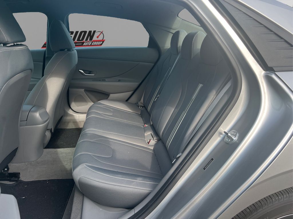 Vehicle image 13 of 33