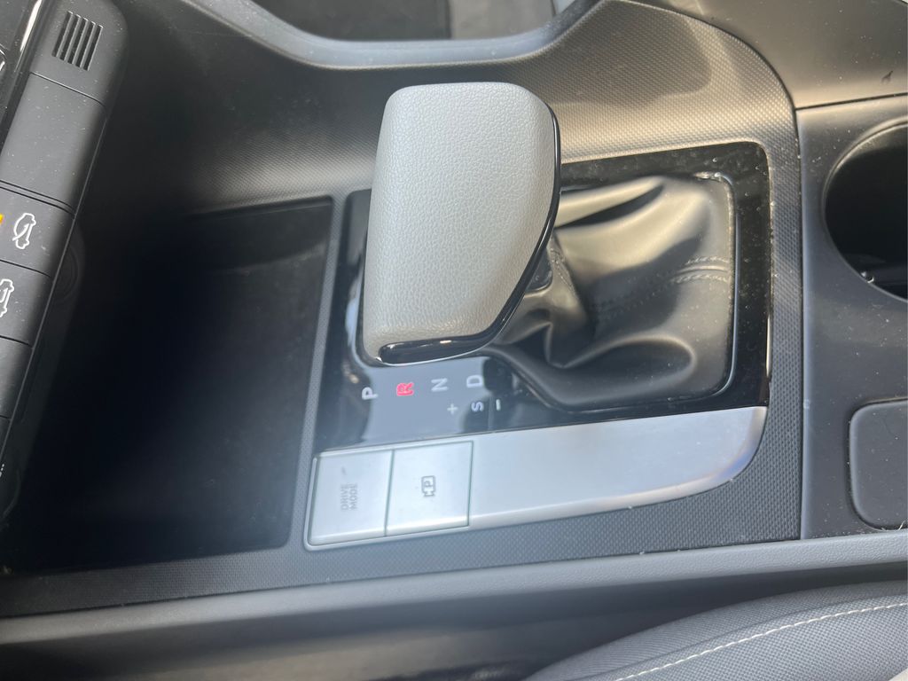 Vehicle image 22 of 33