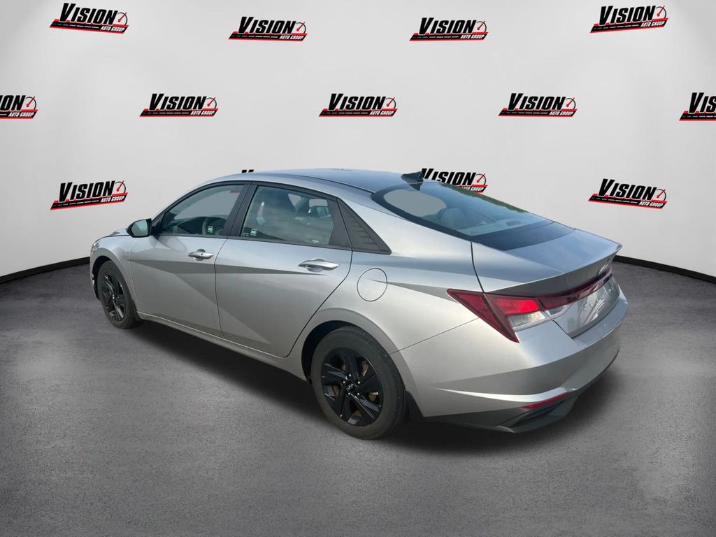 Vehicle image 7 of 33