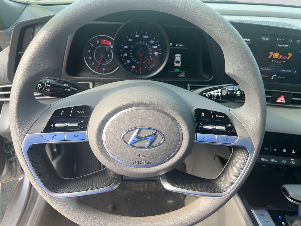 Vehicle image 19 of 33