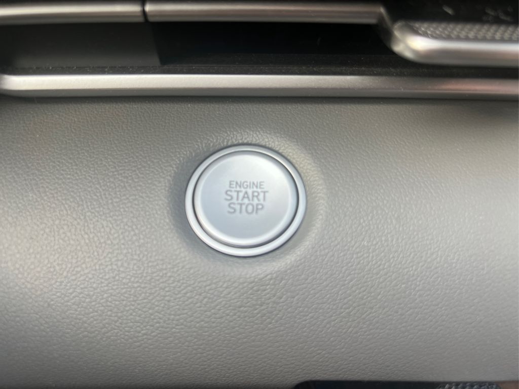 Vehicle image 25 of 33