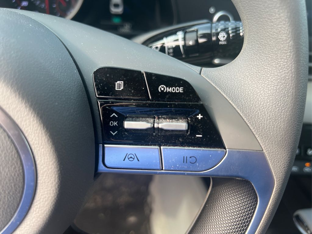 Vehicle image 28 of 33