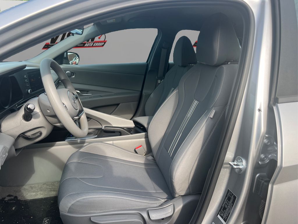 Vehicle image 12 of 33