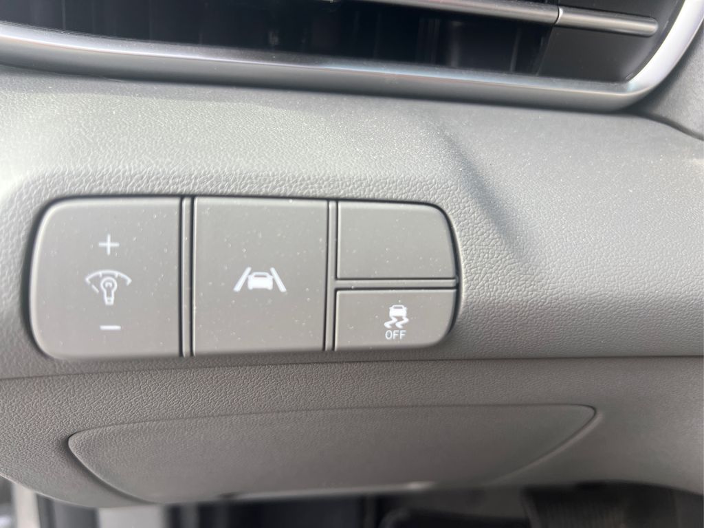 Vehicle image 24 of 33