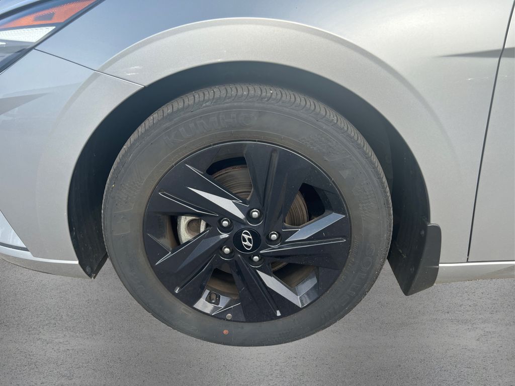 Vehicle image 9 of 33