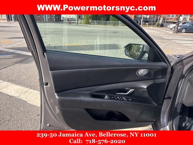 2023 Hyundai Elantra SEL Image 26 of 37