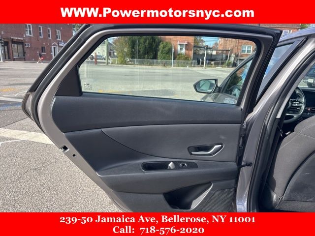 2023 Hyundai Elantra SEL Image 28 of 37