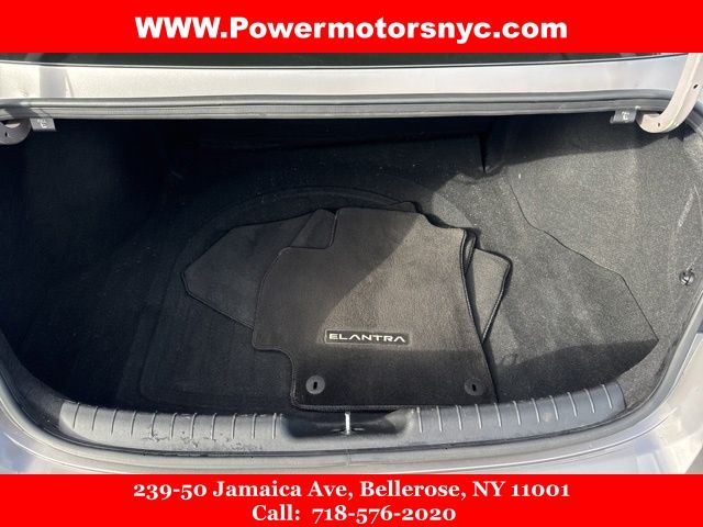 2023 Hyundai Elantra SEL Image 11 of 37