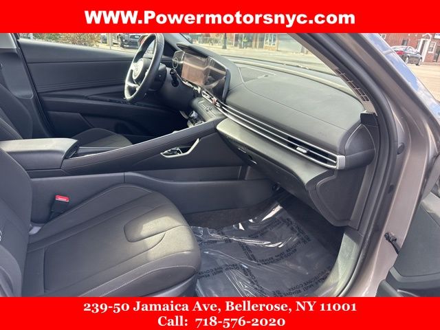 2023 Hyundai Elantra SEL Image 30 of 37