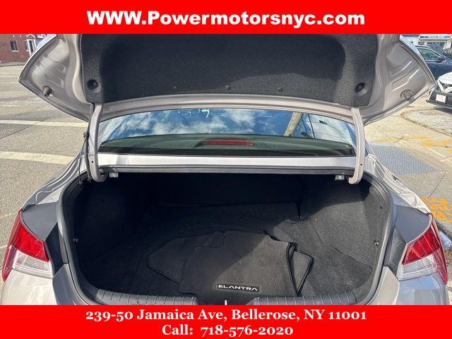 2023 Hyundai Elantra SEL Image 10 of 37