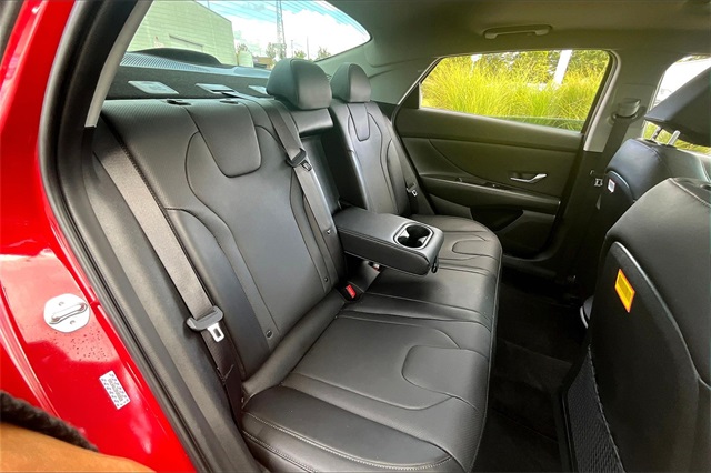 2023 Hyundai Elantra Hybrid Limited Image 10 of 32