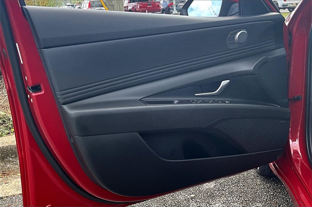 2023 Hyundai Elantra Hybrid Limited Image 24 of 32
