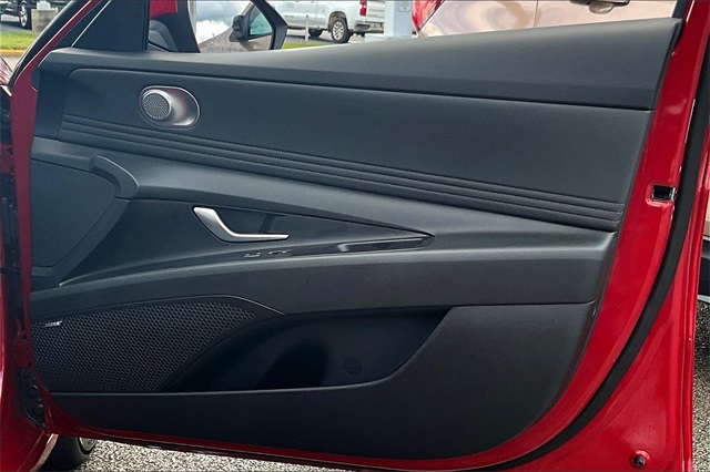 2023 Hyundai Elantra Hybrid Limited Image 25 of 32