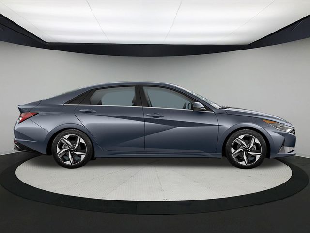 Vehicle image 7 of 21