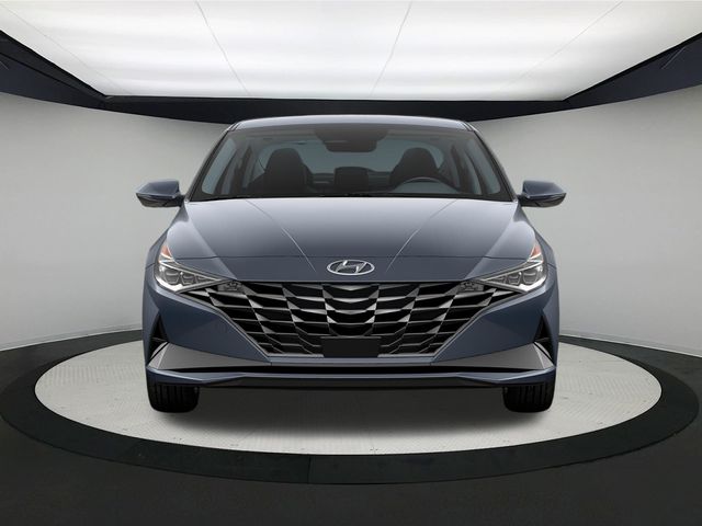 Vehicle image 4 of 21