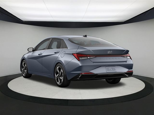 Vehicle image 13 of 21