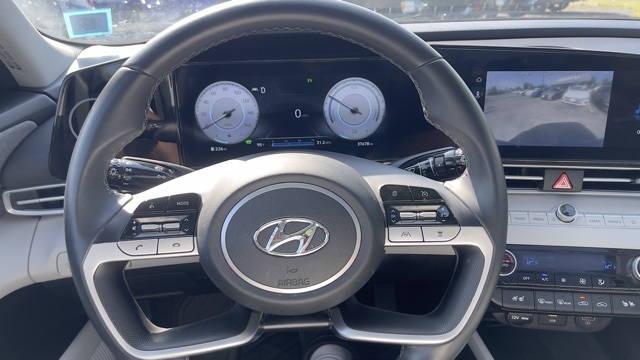 Vehicle image 27 of 29