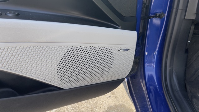 Vehicle image 21 of 29