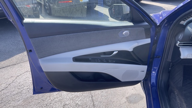 Vehicle image 26 of 29