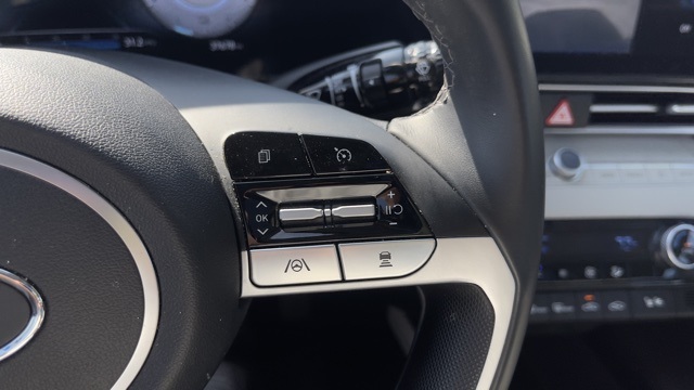 Vehicle image 25 of 29