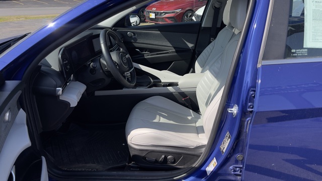 Vehicle image 13 of 29