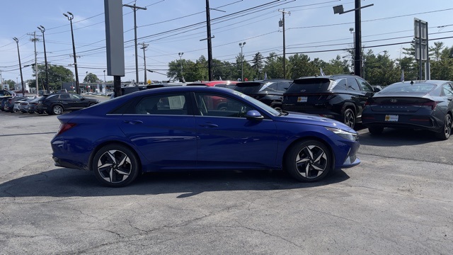 Vehicle image 4 of 29