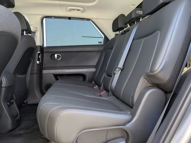 Vehicle image 11 of 27