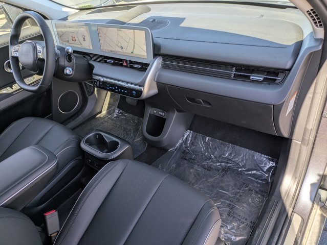 Vehicle image 8 of 27