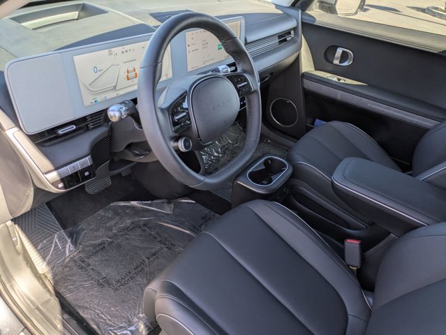 Vehicle image 17 of 27