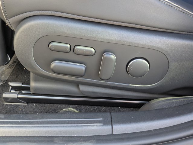 Vehicle image 16 of 27
