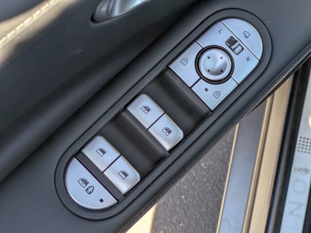 Vehicle image 13 of 27