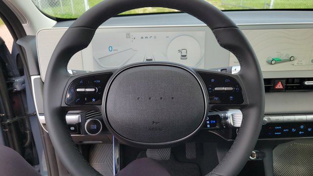 Vehicle image 27 of 34